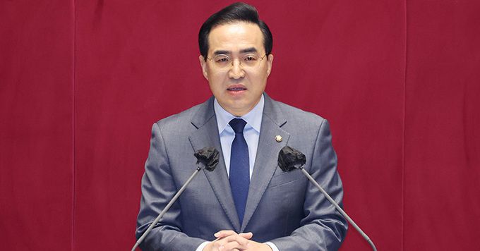 박홍근 더불어민주당 원내대표가 13일 오전 국회에서 열린 본회의에서 교섭단체 대표 연설을 하고 있다. 연합뉴스