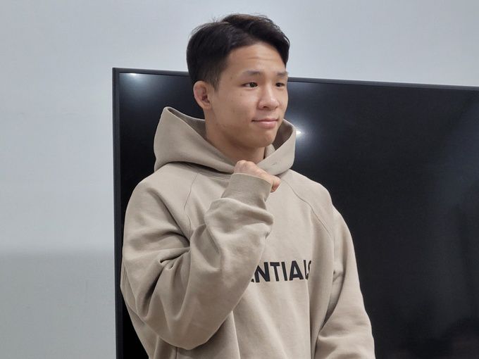 박현성이 14일 열린 UFC 기자간담회에서 선전을 다짐하며 주먹을 불끈 쥐고 있다. 정필재 기자