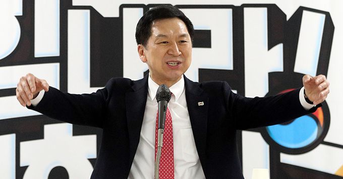 김기현 국민의힘 당대표 후보가 18일 오후 충북도당에서 열린 청주 서원구 핵심 당원 간담회에 참석해 발언하고 있다. 청주=뉴스1