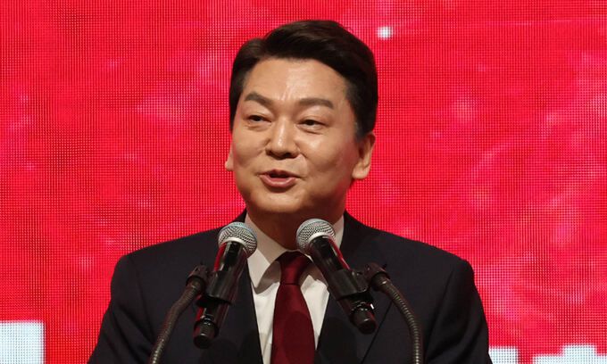 국민의힘 안철수 당대표 후보가 21일 대전시 동구 대전대학교맥센터에서 열린 '힘내라! 대한민국 - 국민의힘 제3차 전당대회 대전·세종·충북·충남 합동연설회'에서 정견발표를 하고 있다. 연합뉴스