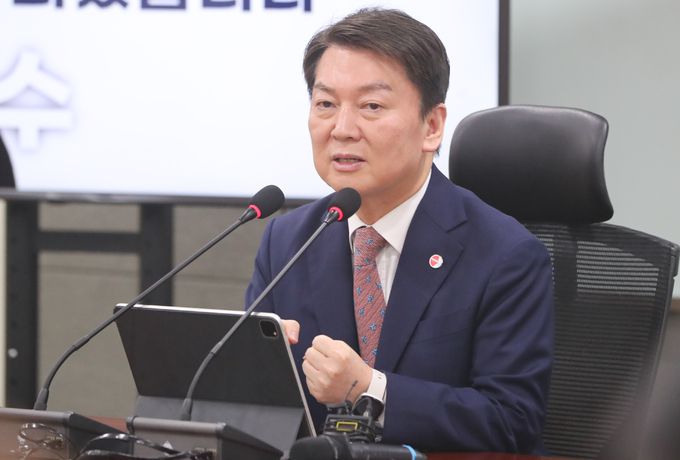 안철수 국민의힘 당대표 후보가 24일 서울 여의도 국회 의원회관에서 열린 제3차 정책비전 발표회에서 발언하고 있다. 뉴스1