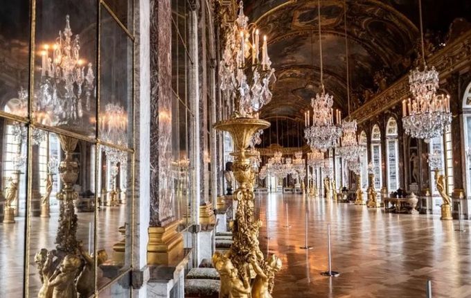 프랑스 파리 근교에 있는 베르사유 궁전의 호화스러운 내부 모습. 프랑스는 영국 국왕 찰스 3세 부부를 위한 국빈만찬을 이례적으로 베르사유궁에서 열기로 했다. 게티이미지 제공