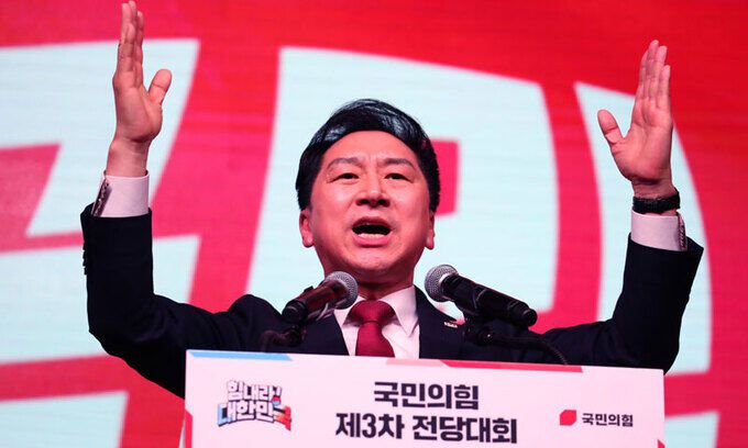 김기현 국민의힘 신임 당대표가 8일 오후 경기도 일산 킨텍스에서 열린 국민의힘 제3차 전당대회에서 당대표로 선출된 후 수락연설을 하고 있다. 공동취재