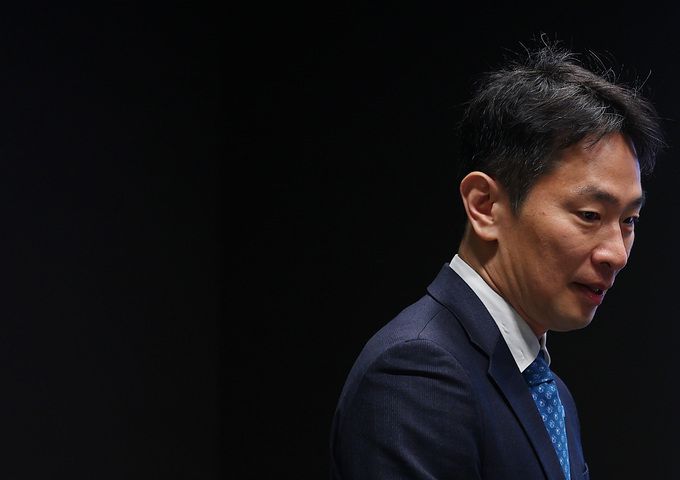 이복현 금융감독원장이 9일 오전 서울 여의도 국민은행 본점에서 열린 상생금융 확대를 위한 금융소비자 현장 간담회에 참석하고 있다.    연합뉴스