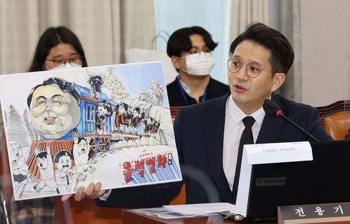 전용기 더불어민주당 의원이 지난해 11월 서울 여의도 국회에서 열린 국가인권위원회 국정감사에서 질의를 하고 있다. 연합뉴스