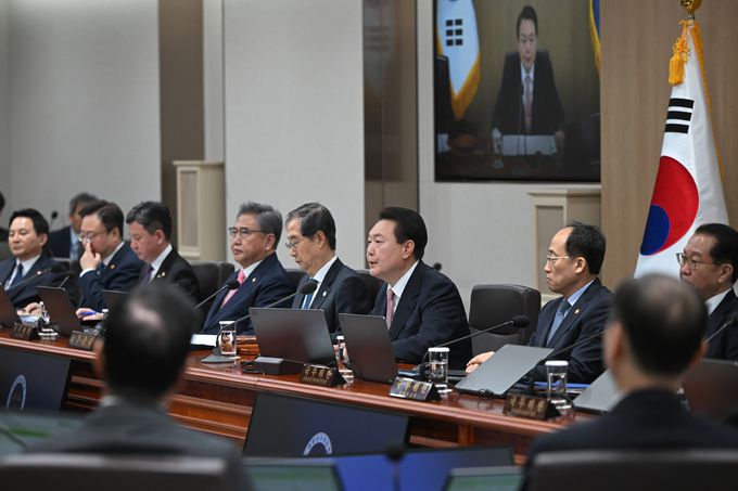 윤석열 대통령이 21일 오후 용산 대통령실 청사에서 열린 국무회의에서 모두발언을 하고 있다. 대통령실 제공
