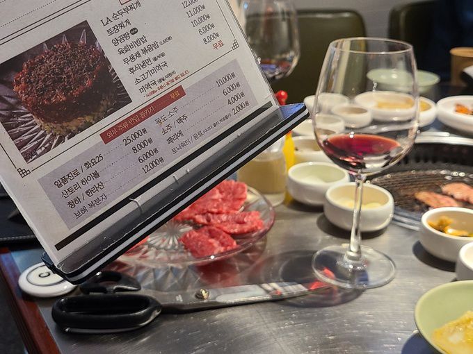 지난 23일 오후 서울 강남구 역삼동의 한 고깃집에서 제공 중인 콜키지 프리 서비스.