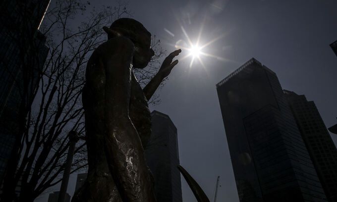 서울 용산구 용산역광장에 강제동원노동자상이 세워져 있다. 뉴시스