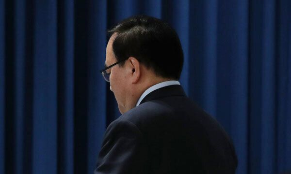 지난 23일 김성한 국가안보실장이 서울 용산 대통령실 청사 브리핑룸으로 들어서고 있다. 뉴시스