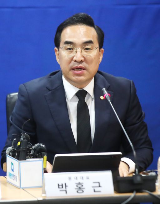 더불어민주당 박홍근 원내대표는 3일 제주 4·3평화공원 평화기념관 대회의실에서 열린 최고위원회의에서 발언하고 있다. 뉴시스