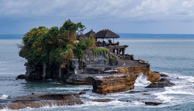 인도네시아 발리 남서부에 자리한 따나롯 사원. 발리피디아 제공