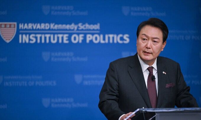 윤석열 대통령 국정 수행 지지도가 4주 만에 반등했다는 여론조사 결과가 나왔다. 사진은 지난달 미국 매사추세츠주 하버드대학교 케네디스쿨에서 연설에 나선 윤 대통령. 대통령실 제공