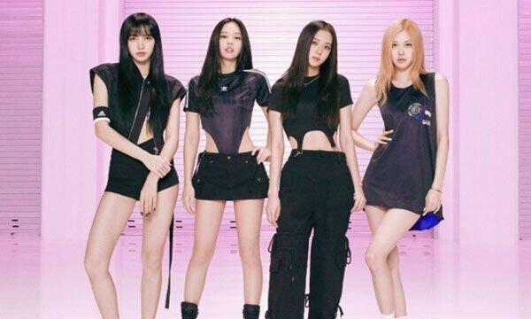 YG엔터테인먼트의 4인조 걸그룹 블랙핑크가 포즈를 취하고 있다. YG엔터테인먼트 제공