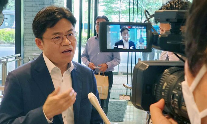 일본 후쿠시마 오염수 시찰단장을 맡은 유국희 원자력안전위원장이 지난 22일 일본 외무성에서 도쿄전력 관계자들과 후쿠시마 제1원자력발전소 시찰 항목을 확인하기 위한 기술 회의 전 취재진의 질문에 답변하고 있다. 연합뉴스