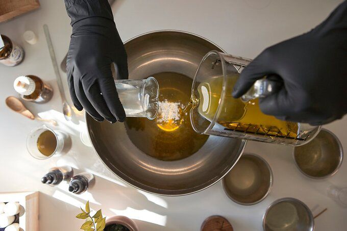 수제비누 만드는 모습