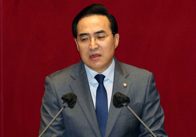 더불어민주당 박홍근 의원. 그는 최근 민주당 의원 단체대화방에 입장문을 게재하고 박광온 원내대표의 ‘타다 반성문’에 대해 “저뿐만 아니라 모빌리티 혁신을 위한 문재인정부와 국회의 노력을 일거에 폄훼하고 새로운 산업의 발목이나 잡는 집단으로 매도한 것”이라고 비판했다. 세계일보 자료사진