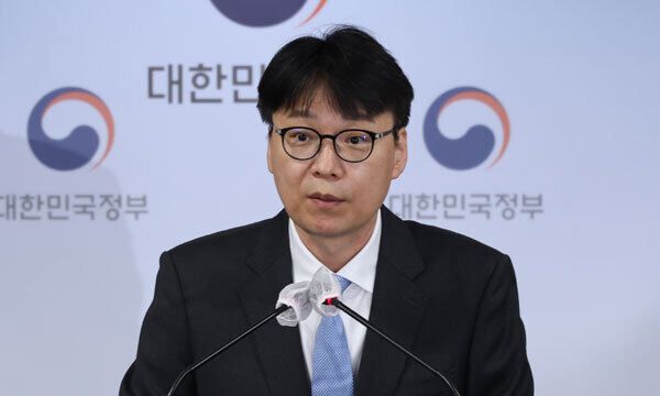 황병주 대검찰청 형사부장이 8일 오전 서울 종로구 정부서울청사에서 전세 사기 기획 조사 결과 및 특별단속 중간 결과를 발표하고 있다. 연합뉴스