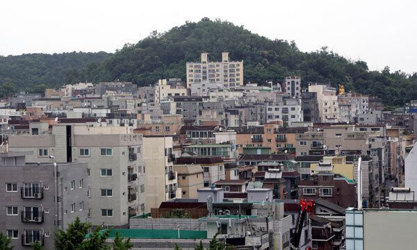 국토교통부와 대검찰청, 경찰청은 8일 범정부 전세사기 특별단속 중간 수사 결과를 발표했다. 사진은 전세사기 최대 피해 지역 가운데 한 곳인 서울 강서구 빌라촌. 이제원 선임기자
