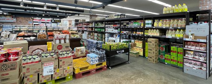 자영업자를 대상으로 하는 ‘식자재왕 도매마트’ 민락점. 푸디스트 제공