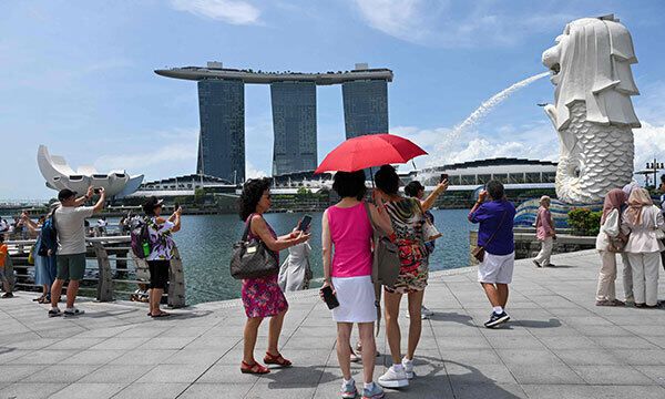 싱가포르 머라이언 동상 인근을 찾은 관광객들의 모습. 세계일보 자료사진