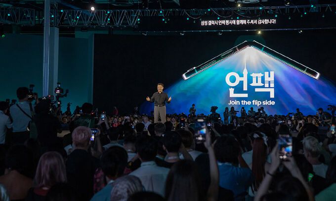 삼성전자 MX사업부장 노태문 사장이 지난 26일 서울 강남구 코엑스에서 개최된 ‘갤럭시 언팩’에서 기조 연설을 하고 있다. 삼성전자 제공