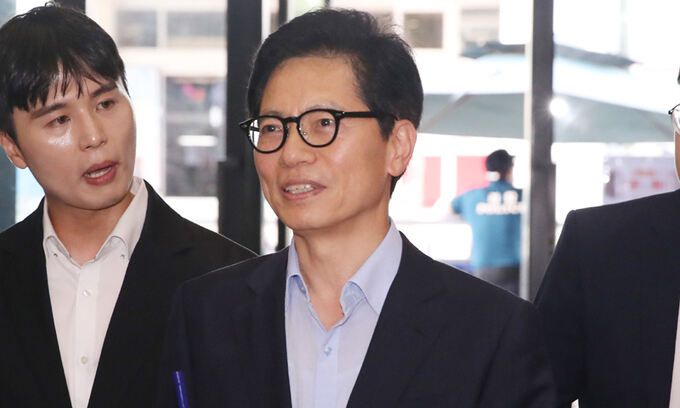 지난 26일 국민의힘 황정근 윤리위원장이 서울 여의도 국민의힘 중앙당사에서 열린 윤리위원회 전체회의에 참석하고 있다. 뉴스1