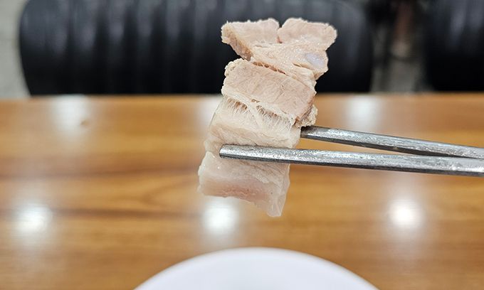 성천막국수의 제육