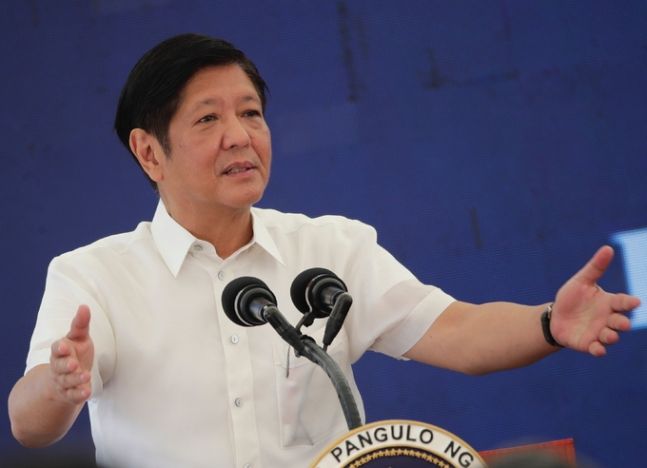 페르디난드 마르코스 주니어 필리핀 대통령이 취임 1주년을 맞은 6월 29일 마닐라에서 인사말을 하고 있다. 마닐라=EPA연합뉴스