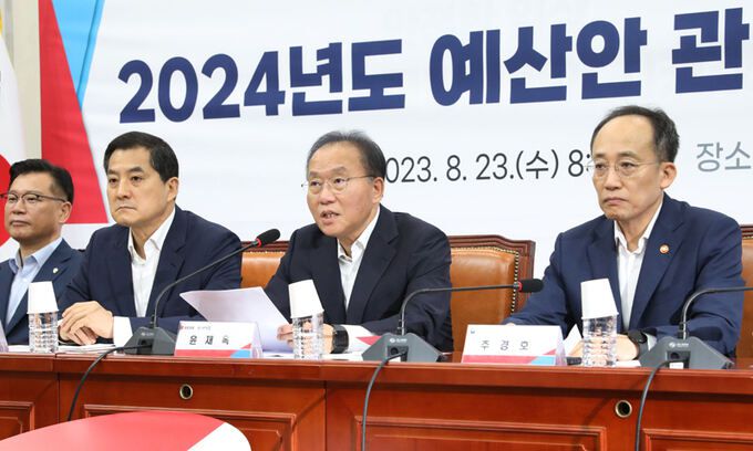 윤재옥 국민의힘 원내대표가 23일 오전 서울 여의도 국회에서 열린 2024년도 예산안 관련 당정협의회에서 발언을 하고 있다. 뉴스1 성일종