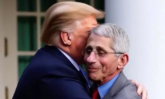 론 디샌티스 플로리다 주지사가 유포한 트럼프 전 대통령이 앤서니 파우치 전 전염병연구소장을 껴안는 가짜 사진