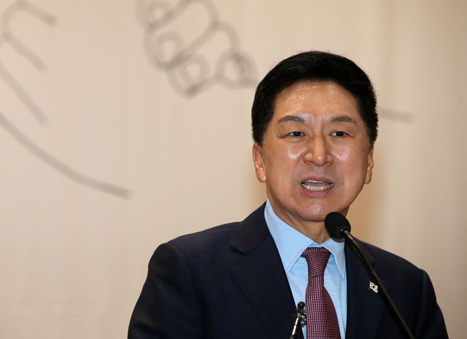 김기현 국민의힘 대표가 4일 서울 여의도 국회 의원회관에서 열린 2023년도 당원협의회 사무국장 연수에서 축사하고 있다. 뉴시스