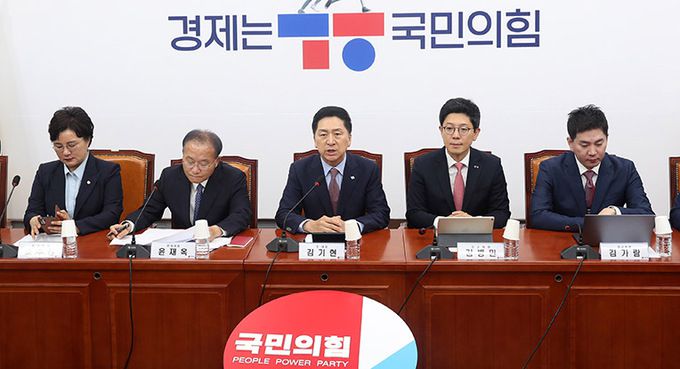 김기현 국민의힘 당 대표가 4일 오전 서울 여의도 국회에서 열린 최고위원회의에서 발언하고 있다. 뉴시스