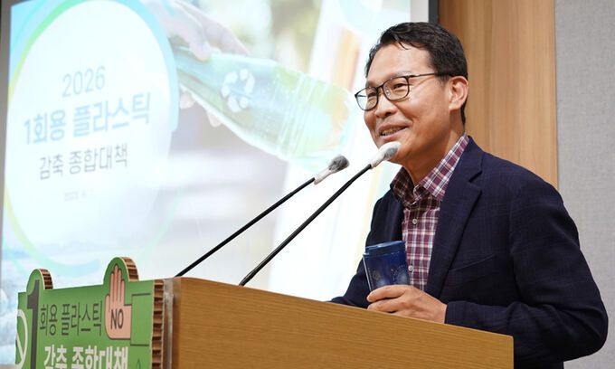 이인근 서울시 기후환경본부장이 7일 서울 중구 서울시청에서 열린 '일회용 플라스틱 감축 종합대책' 기자설명회에서 발언하고 있다. 서울시 제공