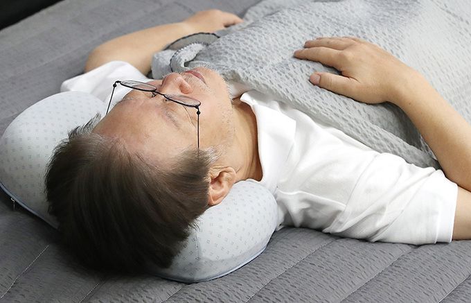 단식 14일차인 이재명 더불어민주당 대표가 13일 서울 여의도 국회 대표 회의실에 누워 있다. 뉴스1