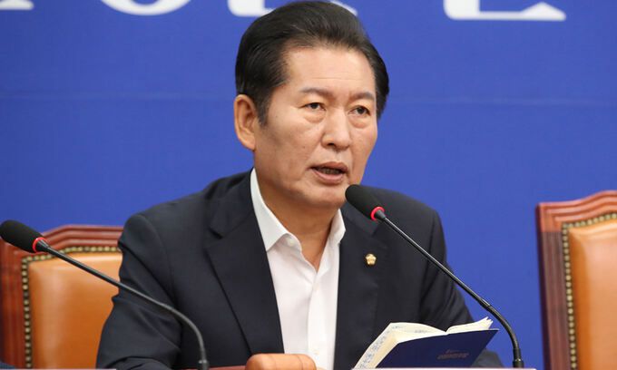 더불어민주당 정청래 최고위원이 25일 당 최고위원회의에서 발언하고 있다. 뉴스1