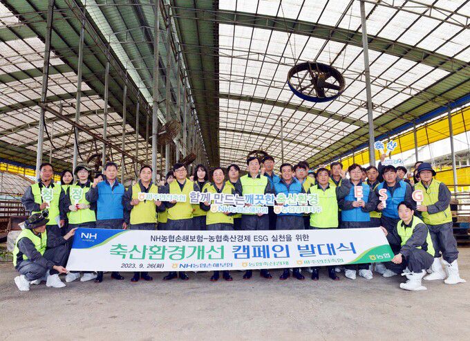 발대식 단체사진(서있는 앞줄 왼쪽부터 6번째-최문섭 대표이사, 7번째- 안병우 대표이사)