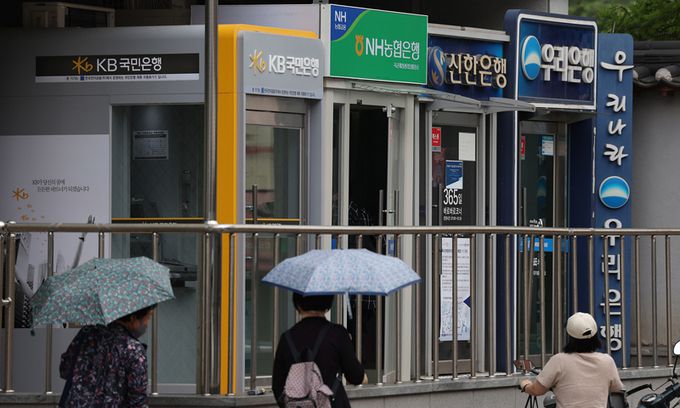 서울시내에 설치되어 있는 주요 은행들의 현금인출기 모습. 연합뉴스