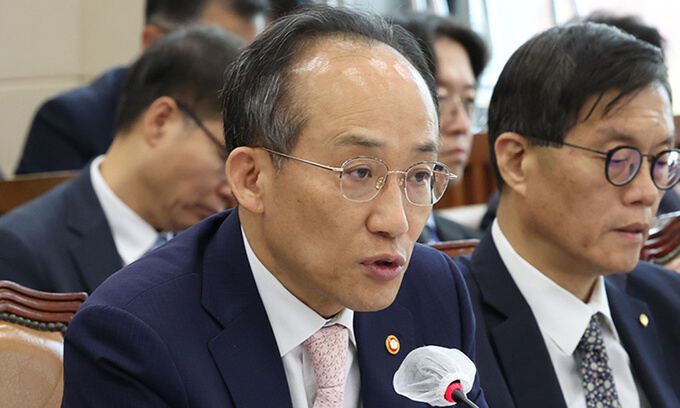 추경호 경제부총리 겸 기획재정부 장관이 27일 서울 여의도 국회에서 열린 기획재정위원회의 기획재정부, 한국은행 등에 대한 종합감사에서 의원들의 질의에 답변하고 있다. 뉴스1