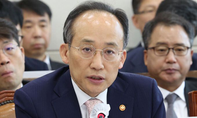 추경호 경제부총리 겸 기획재정부 장관이 27일 서울 여의도 국회에서 열린 기획재정위원회의 기획재정부, 한국은행 등에 대한 종합감사에서 의원들의 질의에 답변하고 있다. 뉴스1