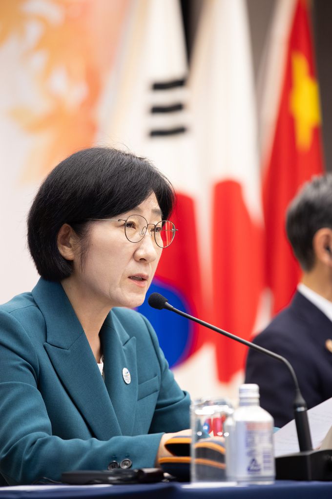 한화진 환경부장관이 4일 일본 나고야에서 열린 제24차 한국·일본중국 3국 환경장관회의 합동 기자회견에서 질문에 답변하고 있다. 환경부 제공