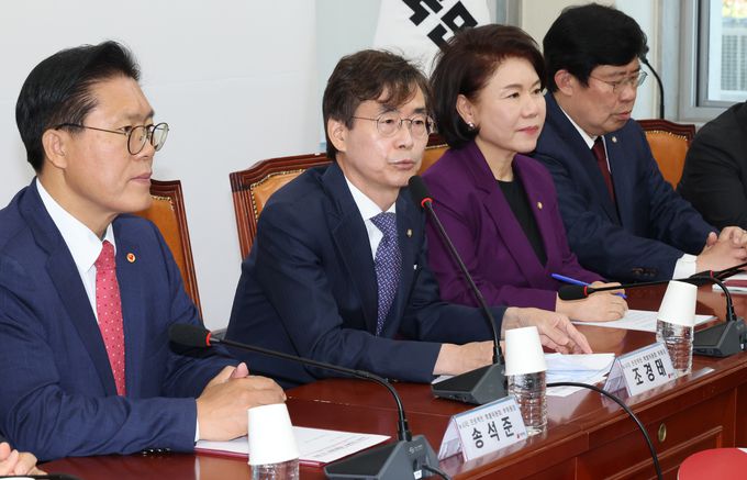 7일 국회에서 열린 국민의힘 뉴시티 프로젝트 특별위원회 회의에서 조경태 위원장이 발언하고 있다.   연합뉴스