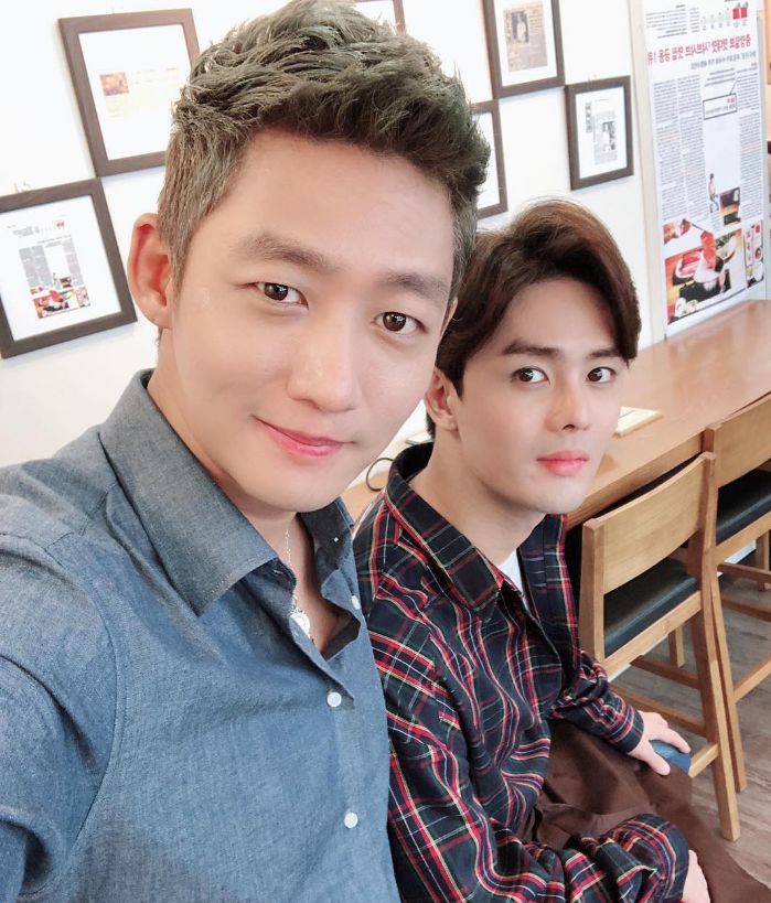 성유빈(사진 오른쪽)과 배우로 활동하는 친형 이태성(〃왼쪽). 이상 성유빈 SNS 캡처