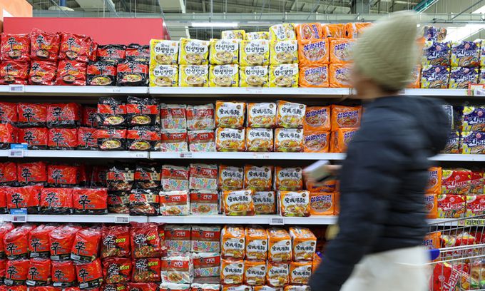 서울 시내 한 대형마트 라면 매대의 모습. 뉴시스