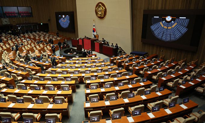 1일 서울 여의도 국회에서 열린 제410회국회(정기회) 제13차 본회의에서 손준성 대구고검 차장검사·이정섭 대전고검 검사 직무대리에 대한 탄핵소추안이 야당 의원들의 단독 의결로 국회 본회의를 통과했다. 이날 국민의힘 의원들은 불참했다. 뉴시스