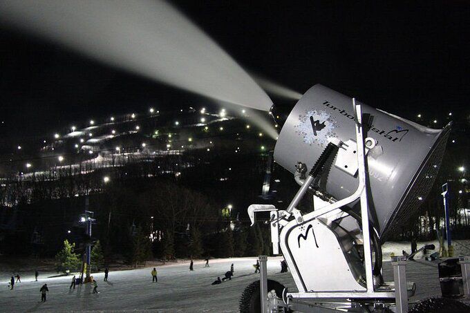 인공 제설기. 출처=위키피디아(http://en.wikipedia.org/wiki/Snowmaking)