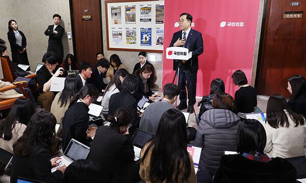국민의힘 혁신위원인 박성중 의원이 11일 국회에서 혁신위 활동 관련 브리핑을 하고 있다. 연합뉴스