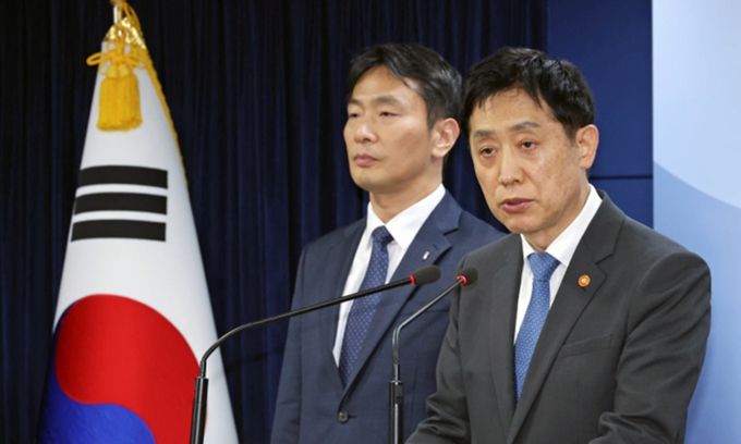 김주현 금융위원장이 지난달 5일 서울 종로구 정부서울청사에서 내년 상반기까지 공매도를 한시적으로 금지하겠다고 밝히고 있다. 연합뉴스