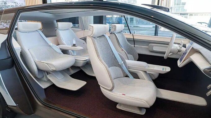 아마 섬유로 만든 합성 소재가 적용된 자동차. 출처=볼보(Volvo)