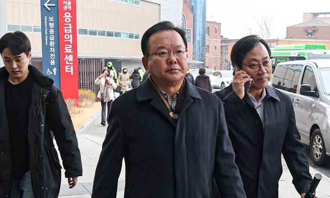 김부겸 전 국무총리가 3일 오전 더불어민주당 이재명 대표 문병을 위해 서울 종로구 서울대병원에 들어서고 있다. 연합뉴스