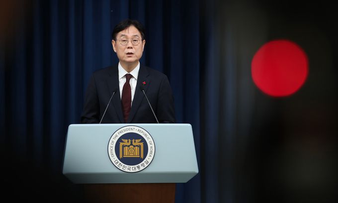 이관섭 비서실장이 5일 용산 대통령실 청사 브리핑룸에서 김건희 여사·대장동 특검법(쌍특검법)에 대한 재의요구안(거부권) 의결과 관련한 브리핑을 하고 있다. 뉴스1